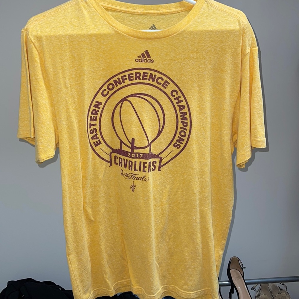 ADIDAS. Medium. Yellow